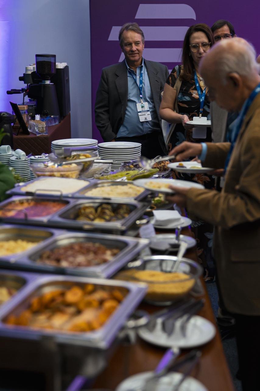 Buffet e experiencia gastronomica do Market Group em evento corporativo
